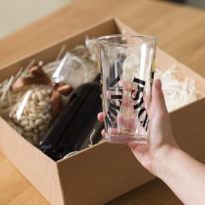 Shaker pint glass